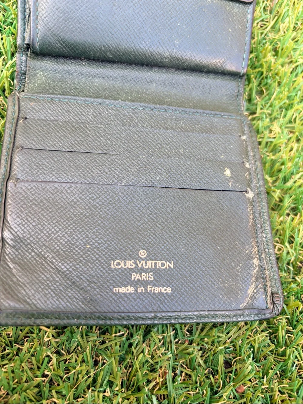 Louis Vuitton Men’s Taiga Leather Wallet Billfold France 2001 Datecode